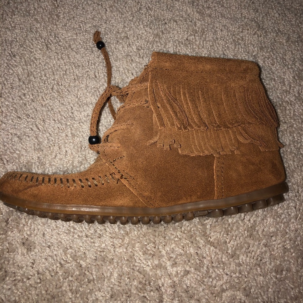 Minnetonka Fringe ankle boot